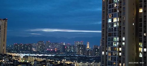 男子地震中跃过断开的高楼空中走廊