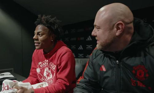 甲亢哥被喷火表演吓到尖叫 甲亢哥被喷火表演吓到尖叫