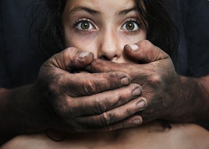 怕妻子与情夫害命印度男子送其改嫁