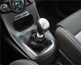 小汽车换挡踩到多少转