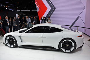 电动汽车多少伏电压