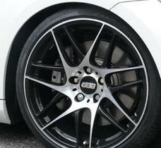 汽车改装轮毂费用多少 汽车改装轮毂费用多少