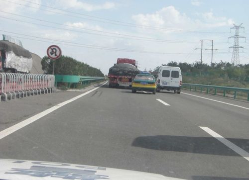 普通公路上汽车的限速是多少 普通公路上汽车的限速是多少