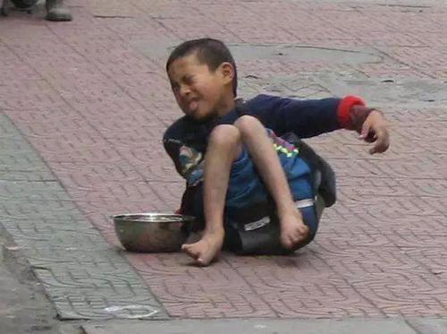 人贩子抢走8个月婴儿还顺走奶粉