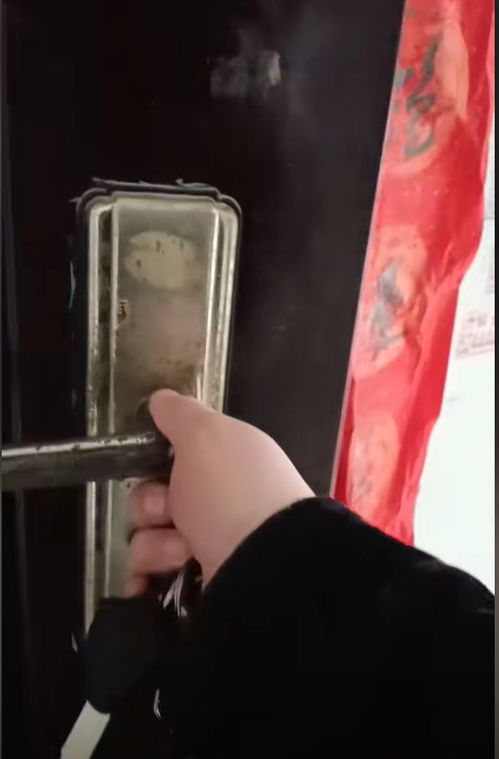 女子叫开锁师傅上门 来了个10岁小孩 女子叫开锁师傅上门 来了个10岁小孩