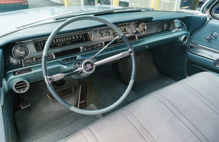 汽车前排多少岁可以坐