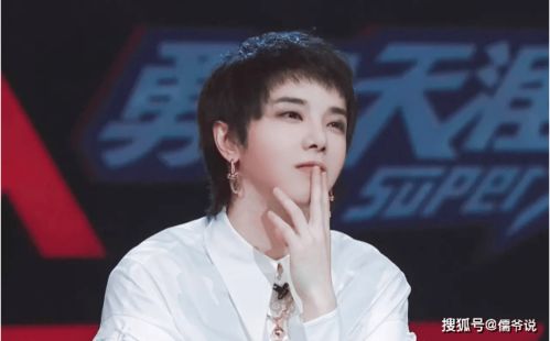 黄霄云翻唱风波升级 华晨宇方硬刚 黄霄云翻唱风波升级 华晨宇方硬刚