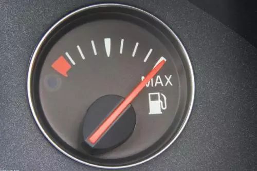 汽车油表多少转最好