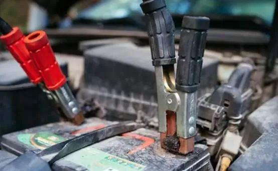 汽车电瓶电压最大多少瓦