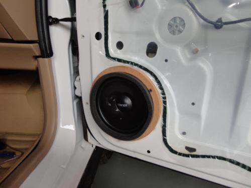 汽车低音喇叭调节多少 汽车低音喇叭调节多少