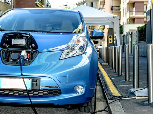 电动汽车租金多少钱啊