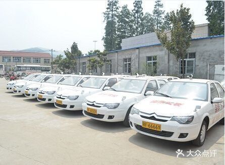 重庆小汽车培训收费多少 重庆小汽车培训收费多少