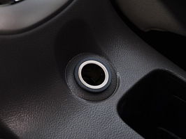 安装汽车显示屏多少钱