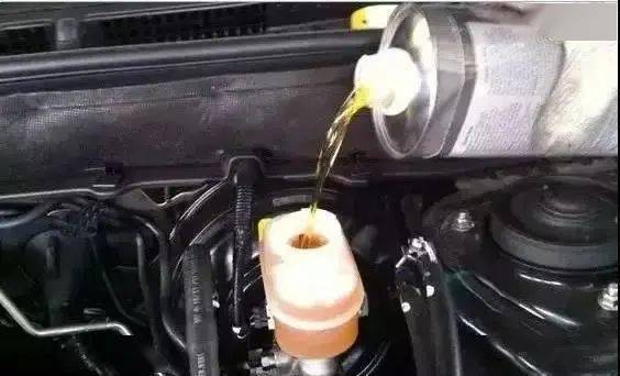 汽车刹车油如何判断多少 汽车刹车油如何判断多少