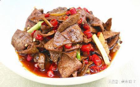 清明假期堵成猪肝红 5小时动800米