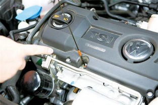 怎么查汽车里机油多少 怎么查汽车里机油多少