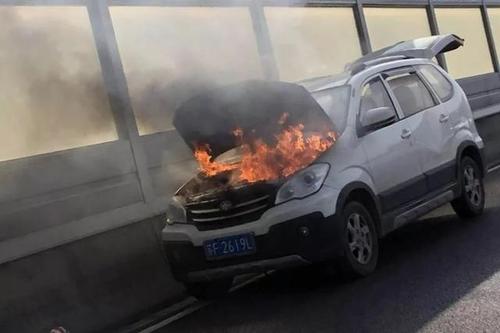 汽车大灯泡多少瓦