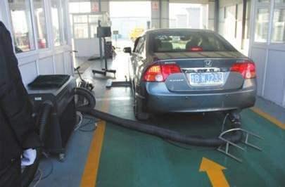 汽车年检尾气能踩到多少