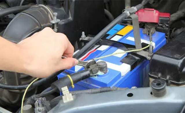 汽车启动多少转不熄火