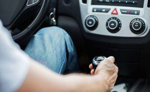 汽车启动多少转不熄火