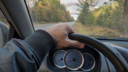 汽车转速多少才合理启动