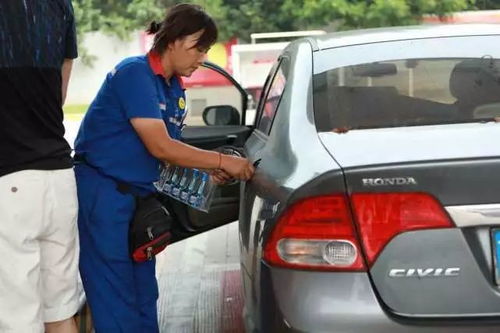 汽车一个月加油多少钱