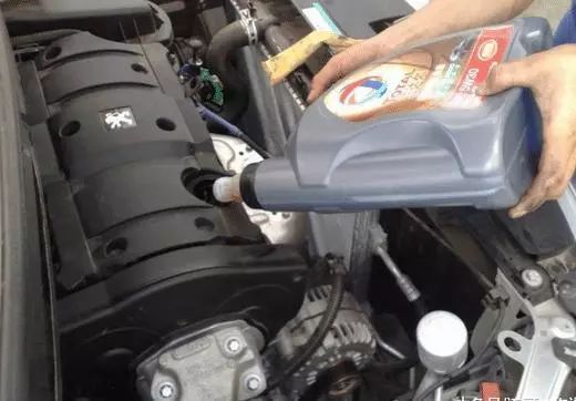 汽车多少公里应换机油