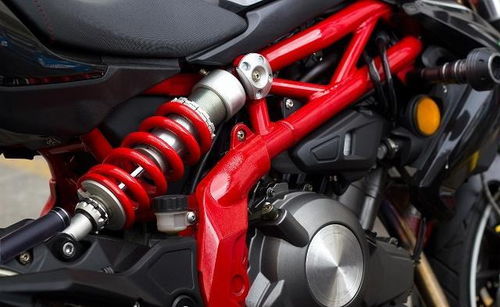 汽车换一个避震器多少钱 汽车换一个避震器多少钱