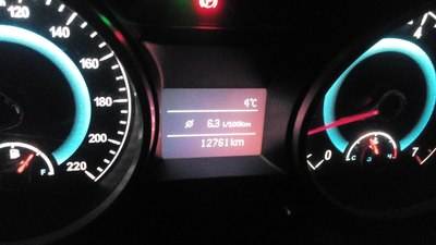 汽车拐弯时速最低多少时