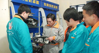 报考汽车美容学校多少钱