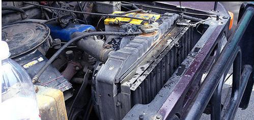 汽车水箱放多少升油