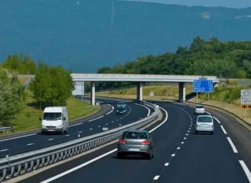 汽车在市区开多少公里