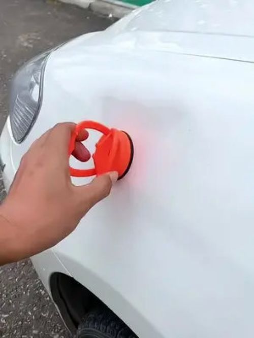 汽车凹痕吸出来多少钱