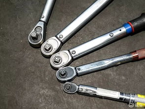 汽车螺栓扭距是多少