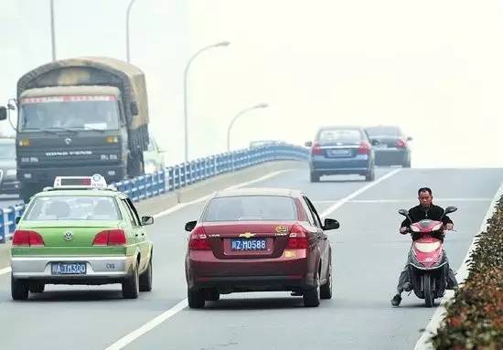 汽车逆行撞到人赔多少