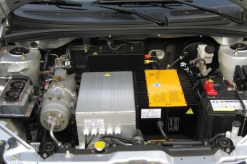 日产汽车电池加水多少钱