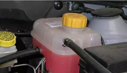 汽车水温到多少加水