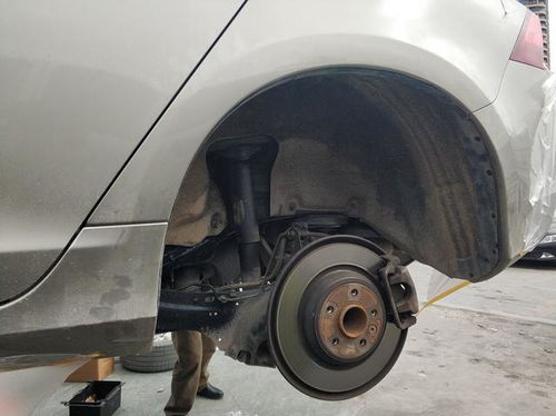 汽车装甲底盘多少钱