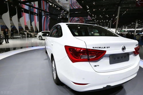 汽车白漆多少钱