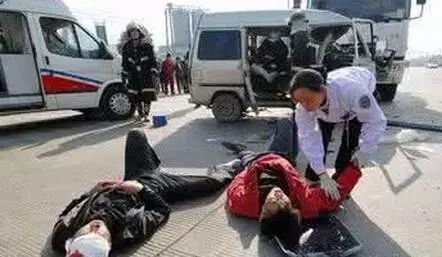 小米SU7撞死2人后焚毁?警方通报