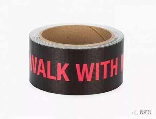 网友应对大风:胶带贴窗囤泡面 网友应对大风:胶带贴窗囤泡面