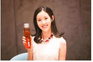 欧阳妮妮把母乳倒进咖啡带给妹妹喝