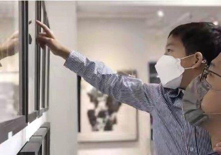 一家人出门没拔充电器家里被烧光 一家人出门没拔充电器家里被烧光