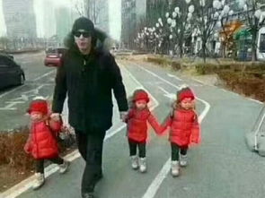 74岁父亲接5岁女儿放学 74岁父亲接5岁女儿放学