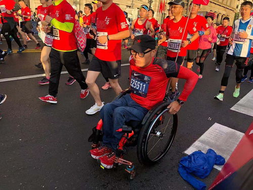机器人跑完马拉松累得坐上轮椅