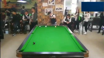 5岁小孩哥踩垫子打台球一杆清台