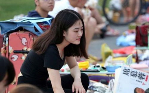 00后女生用胖东来油摆摊月入1万多 00后女生用胖东来油摆摊月入1万多