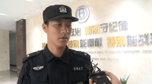 特警队食堂阿姨轻松爬绳惊呆众人