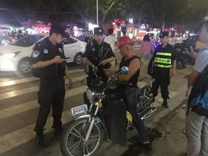 特警队食堂阿姨轻松爬绳惊呆众人