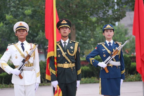 越南女孩见解放军仪仗队狂喊好帅 越南女孩见解放军仪仗队狂喊好帅